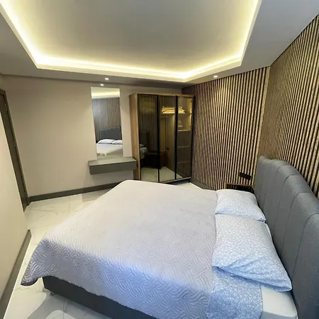 Sa Apartments! 500m To The Cleopatra Daire